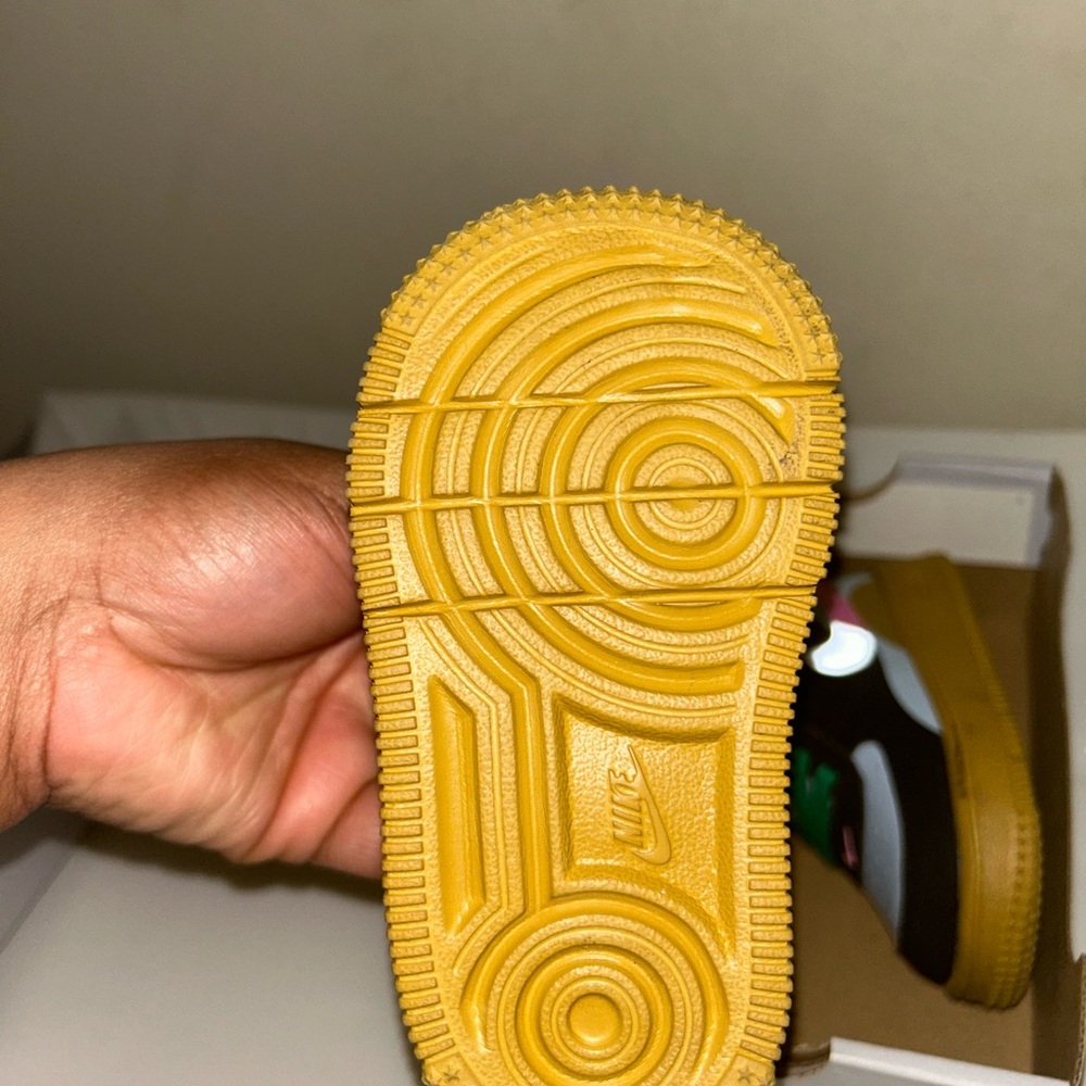 Nike Kids' Black and Gold Sneakers